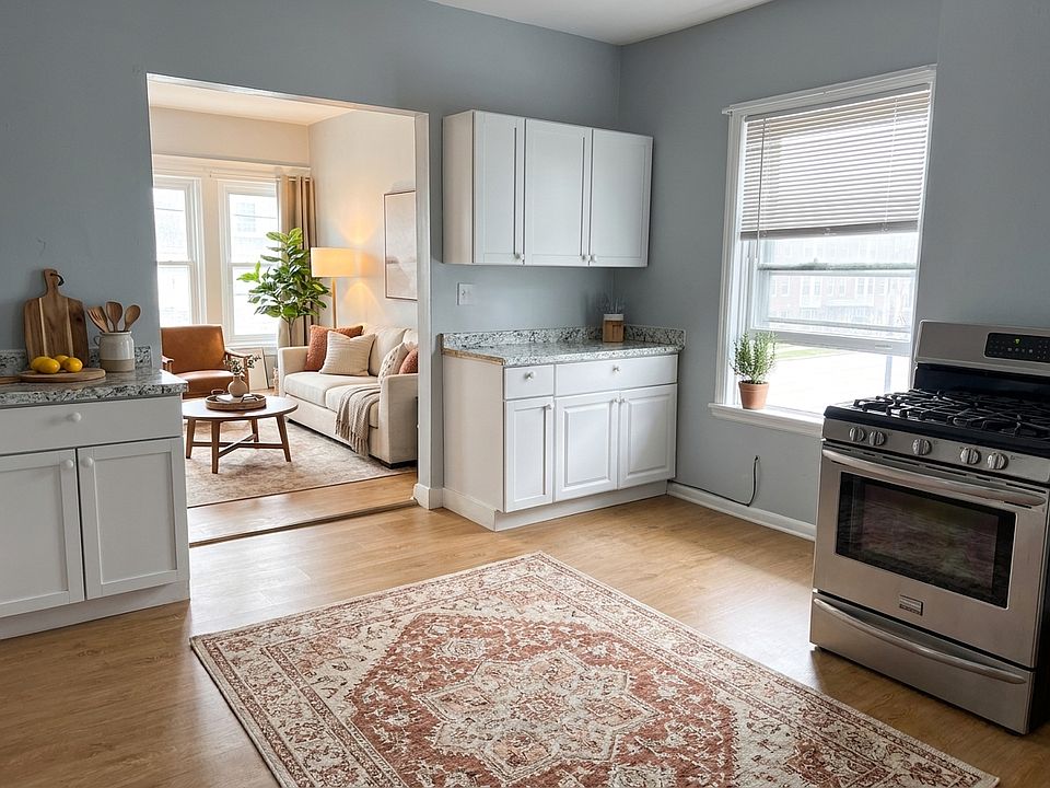 1st image of 243 Niagara St #2