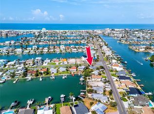 11465 7th St E, Treasure Island, FL 33706