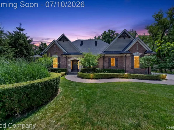 1946 Acorn Gln, Rochester Hills, MI 48306