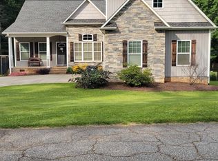 198 Woodland Ave, Inman, SC 29349