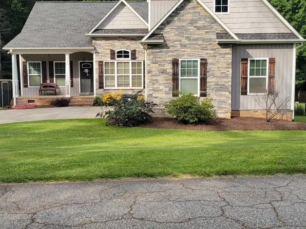 198 Woodland Ave, Inman, SC 29349