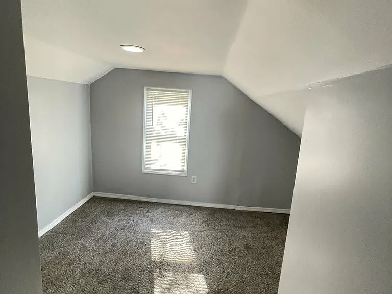 28517 Glenwood St — Photo 17