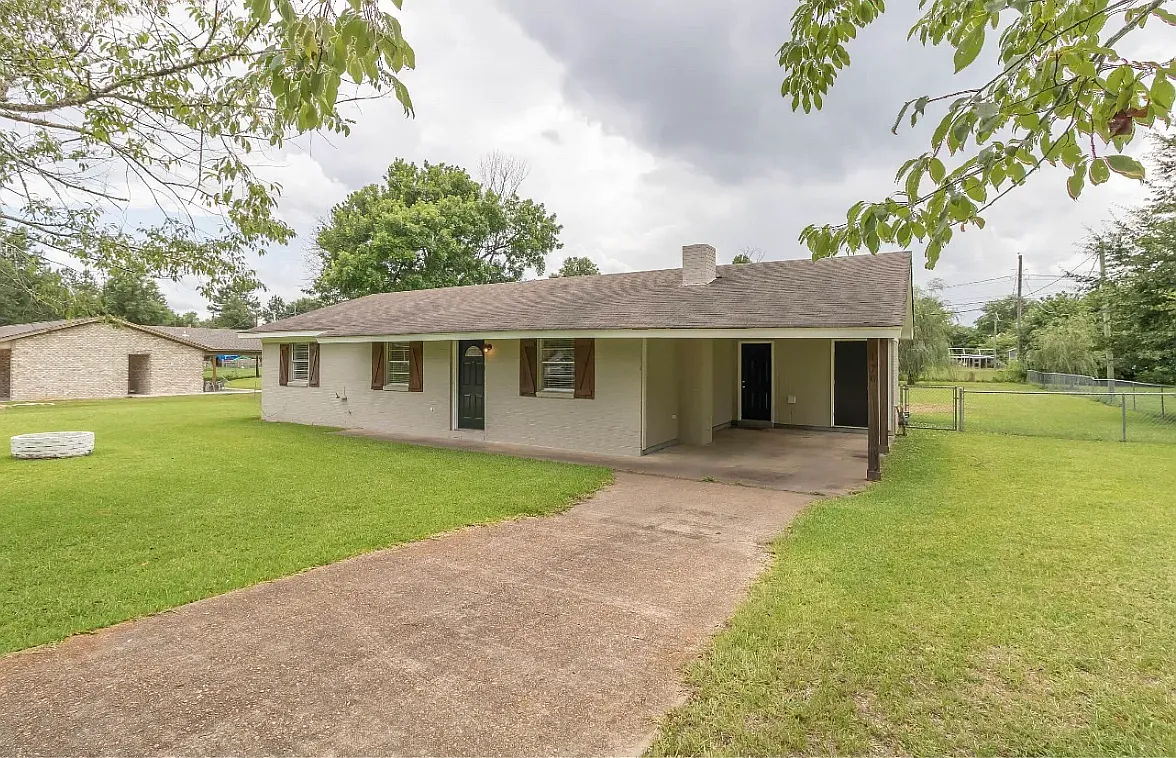 3 bed, 1.5 bath, 1093 sqft, $2,000 — Photo 2