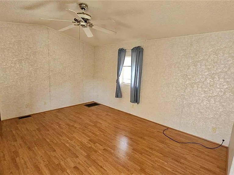 2408 Meadowlark St — Photo 10