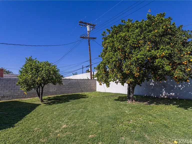 19233 Napa St — Photo 26