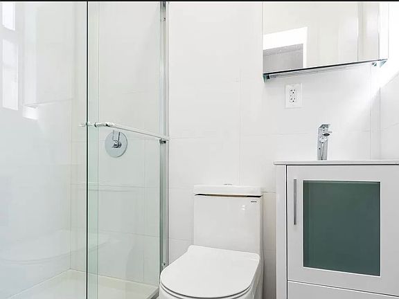 4th image of 838 Flatbush Ave #4B