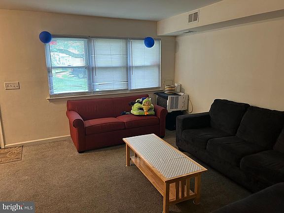 2nd image of 35 Willow Ct