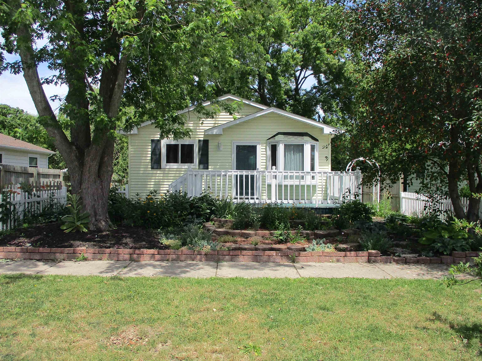 103 E Naldrette St photo 1