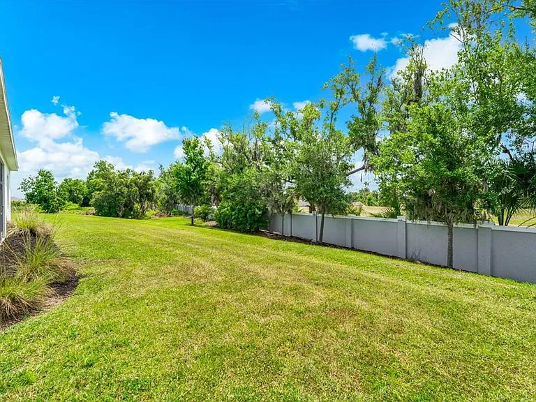 13744 Old Creek Ct — Photo 30