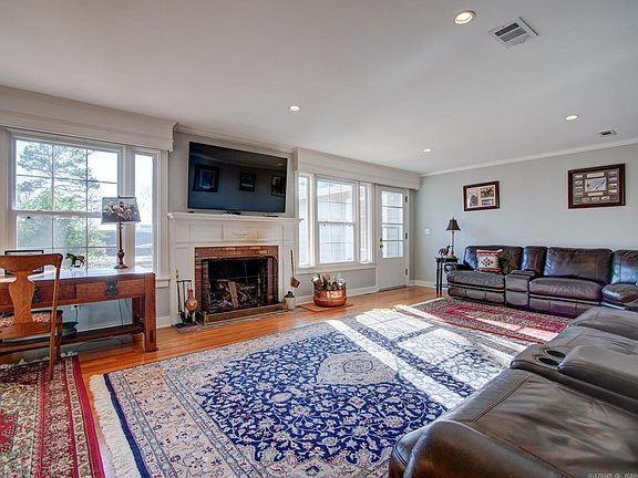 4th image of 118 Trivista Right St