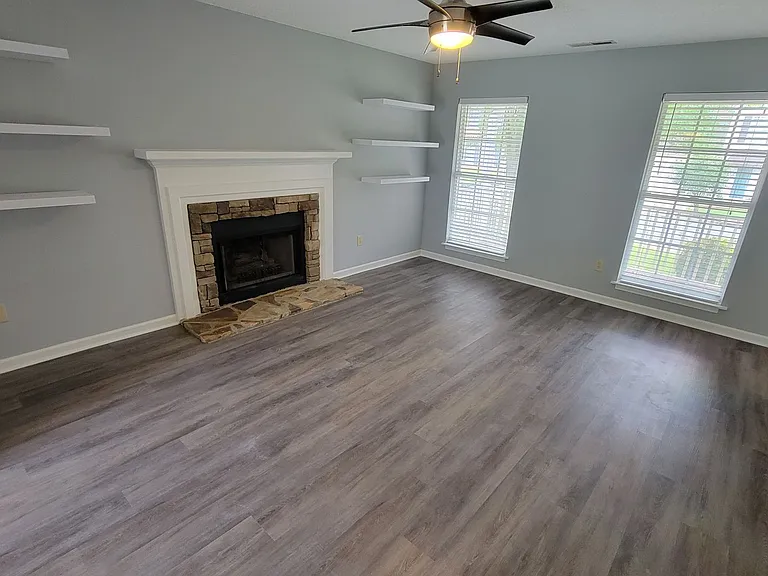 114 Fawnbrook Dr — Photo 4