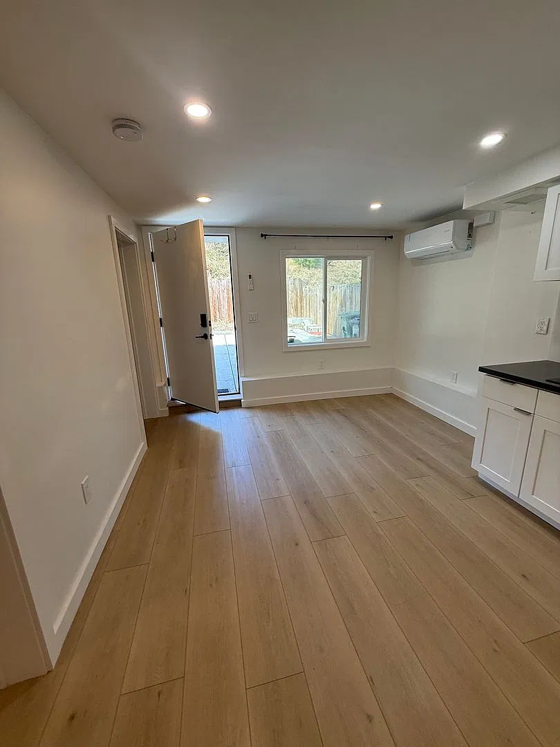 Bright, Newly Updated 2br/1ba Adu With Backyard 418 Higate Dr., Daly City — Photo 3