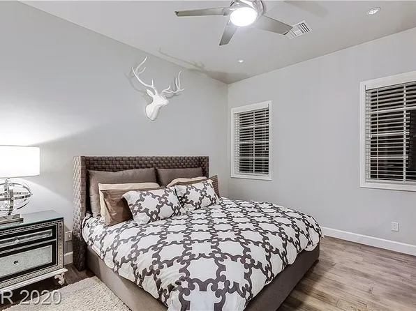 9828 Winter Palace Dr, Las Vegas, NV 89145