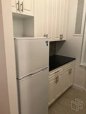 Rented by Halstead Real Estate | media 29