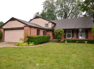 211 W Pickwick Rd, Arlington Heights, IL 60005