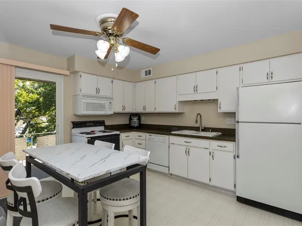 4203 62nd St APT 6, Urbandale, IA 50322