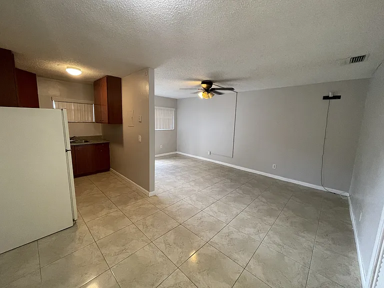 716 SW 16th Ave — Photo 11