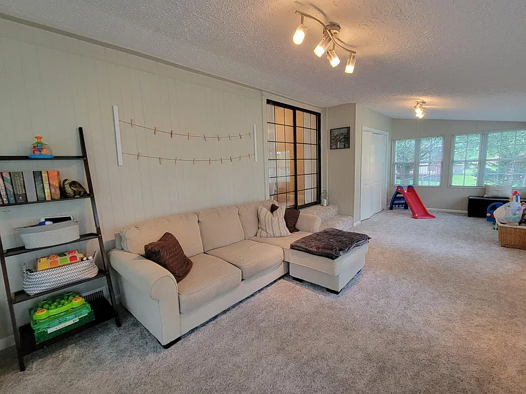 709 James Ave — Photo 18