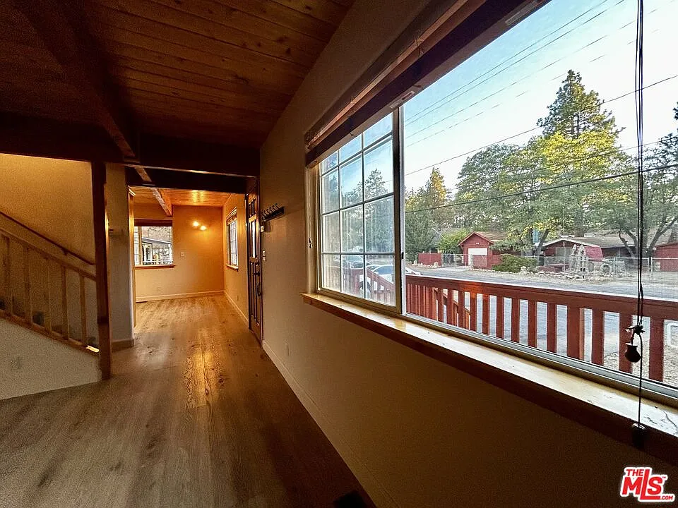 3 bed, 2.0 bath, 1378 sqft, $2,295 — Photo 3
