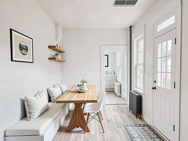 16 Conestoga St — Photo 3