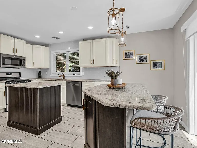 51 Venice Dr — Photo 21