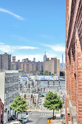 Sold by Compass | media 10