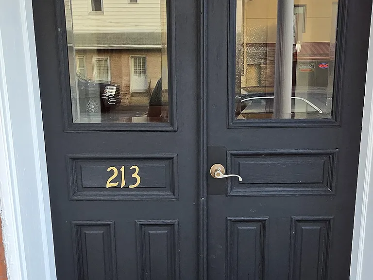 213 W Market St #3 — Photo 4