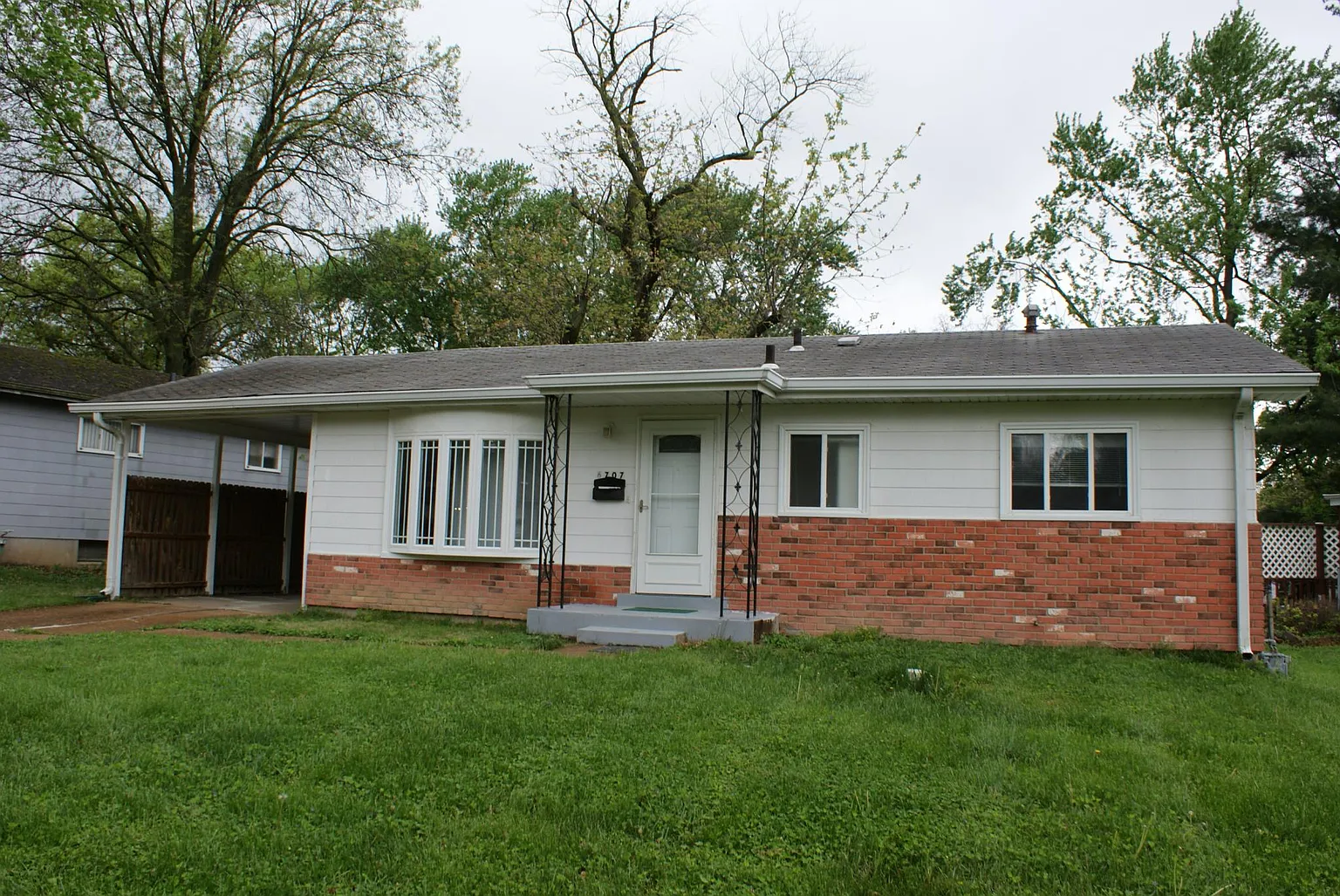 6707 Lightwood Dr photo 1