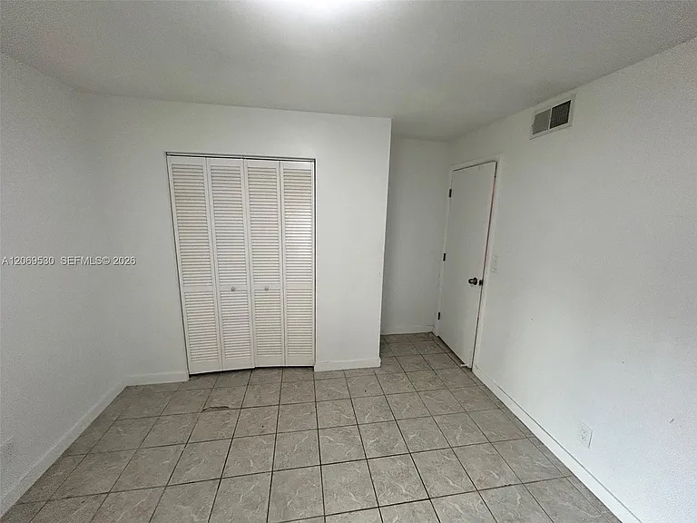 815 SW 30th St #J — Photo 38