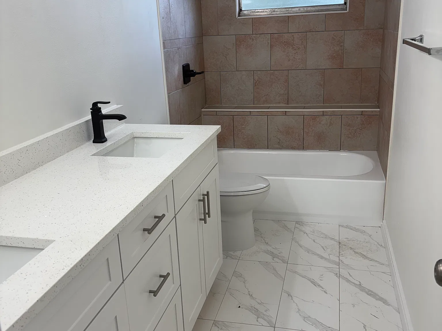 2 bed, 1248 sqft, $1,900 — Photo 2