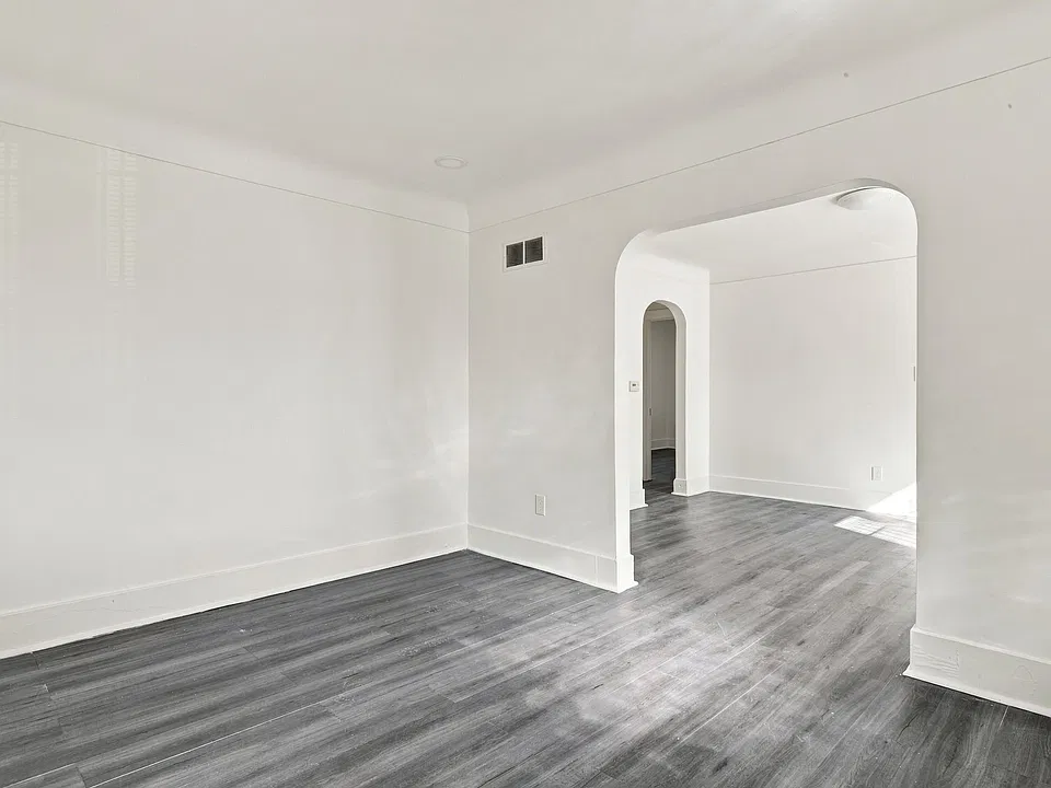 Building Photo 5