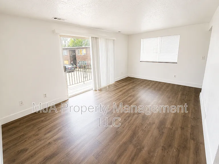 752 N Irving St #752-4 — Photo 1
