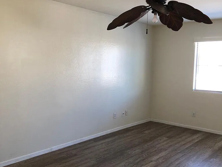 7008 S 7th Ln — Photo 8