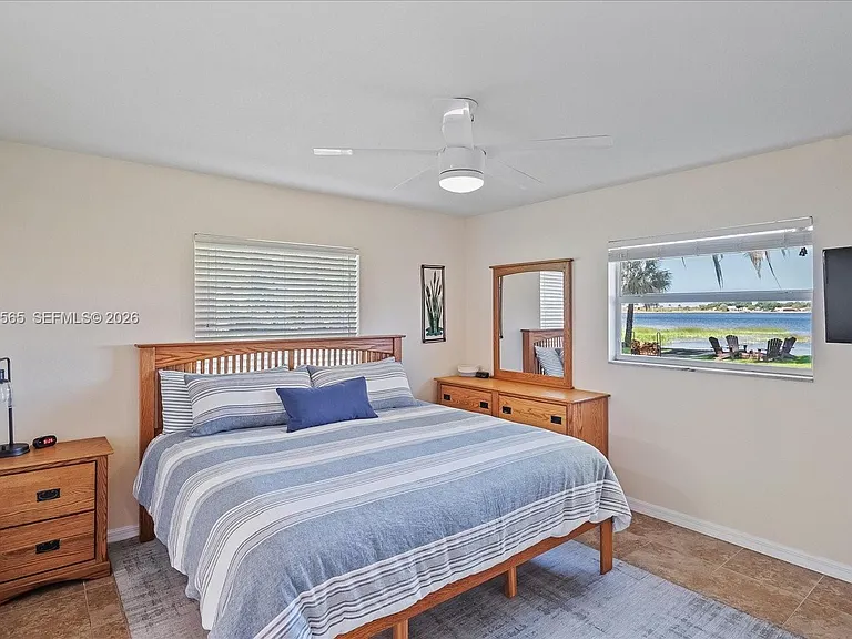 924 Lake Dr E — Photo 21