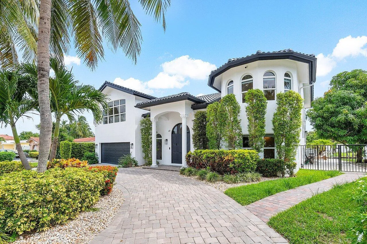 5 bed, 4.5 bath, 3895 sqft, $18,900 — Photo 4
