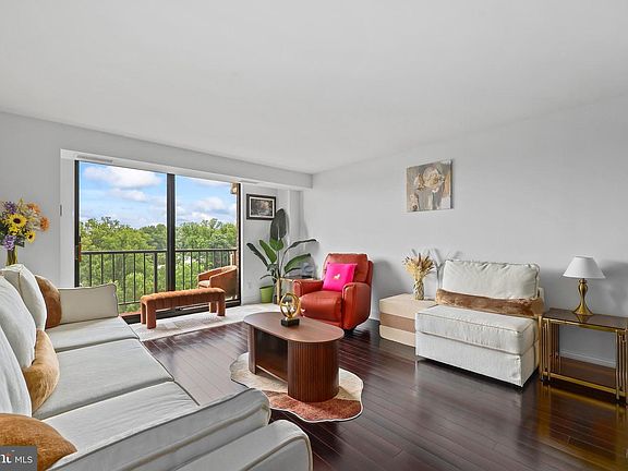 2nd image of 1800 Old Meadow Rd APT 1516