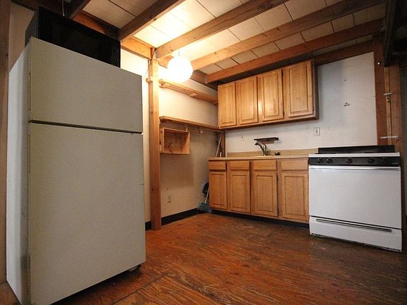 3rd image of 1085 Willoughby Ave APT 102
