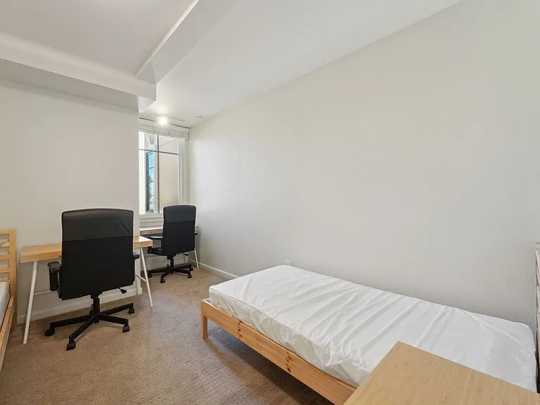 Addison Arts Apartments — Photo 115