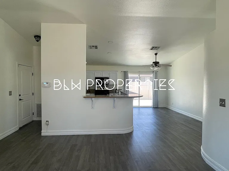 6150 Mariposa Ave — Photo 4