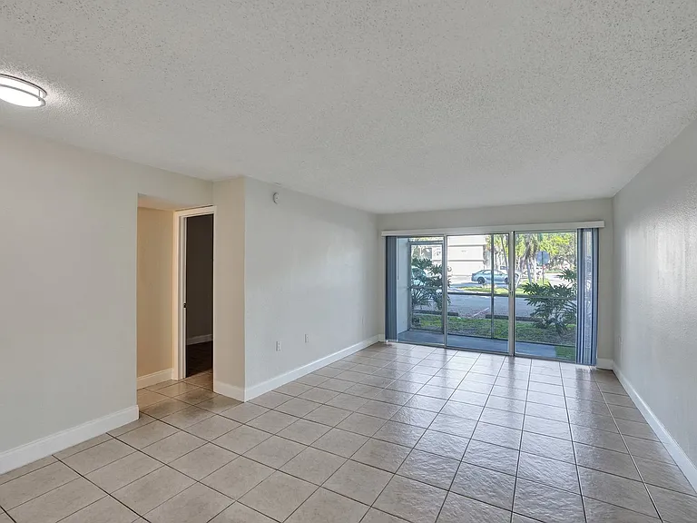 4205 N University Dr #108 — Photo 7