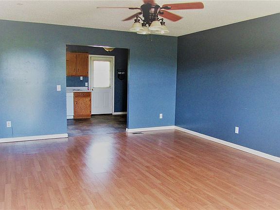 5th image of 142 Country Meadows Dr SE