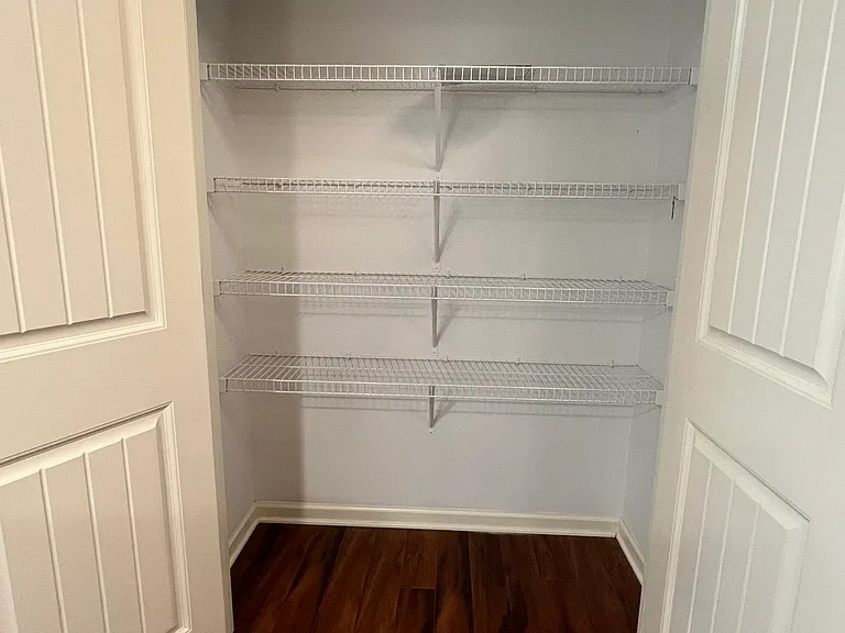 1071 Middleton Ln — Photo 25