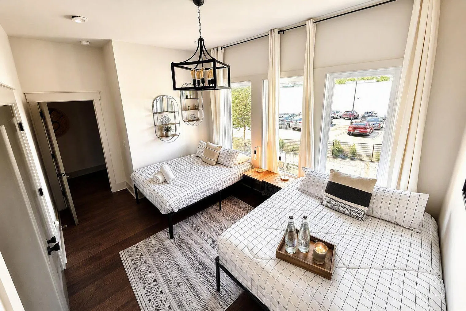 4 bed, 4.0 bath, 2271 sqft, $4,771 — Photo 4