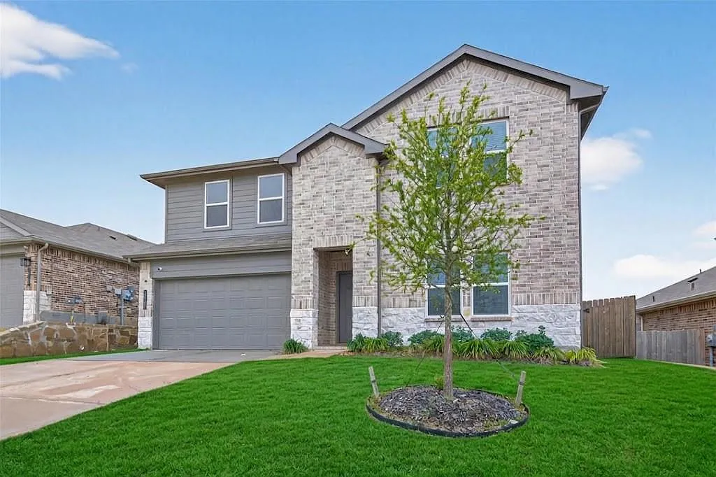 4 bed, 2.5 bath, 3151 sqft, $2,500 — Photo 1