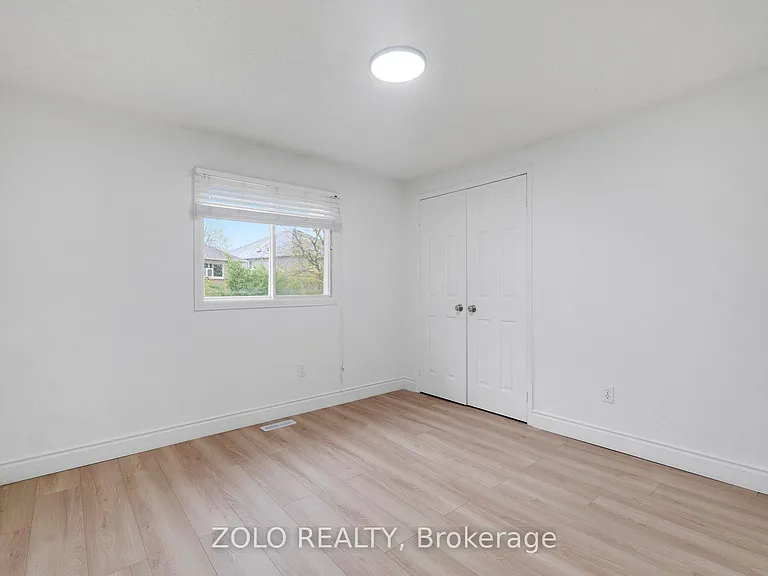 272 Elman Cres — Photo 21