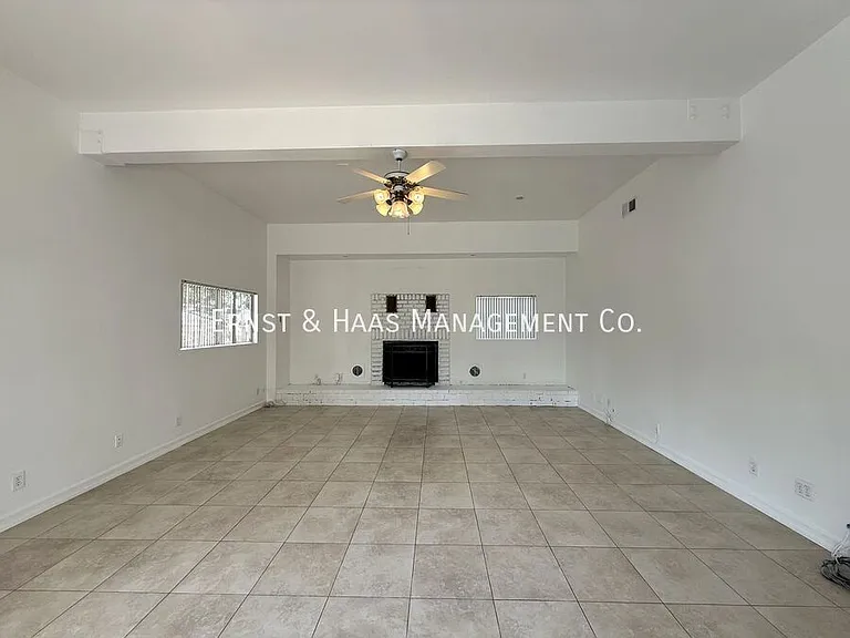 4723 Blackthorne Ave — Photo 13