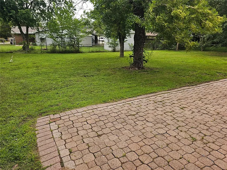 1200 Village Dr — Photo 14