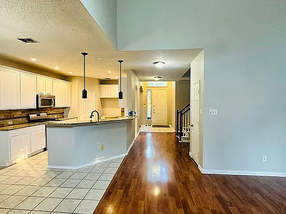2028 Fox Glen Dr — Photo 3