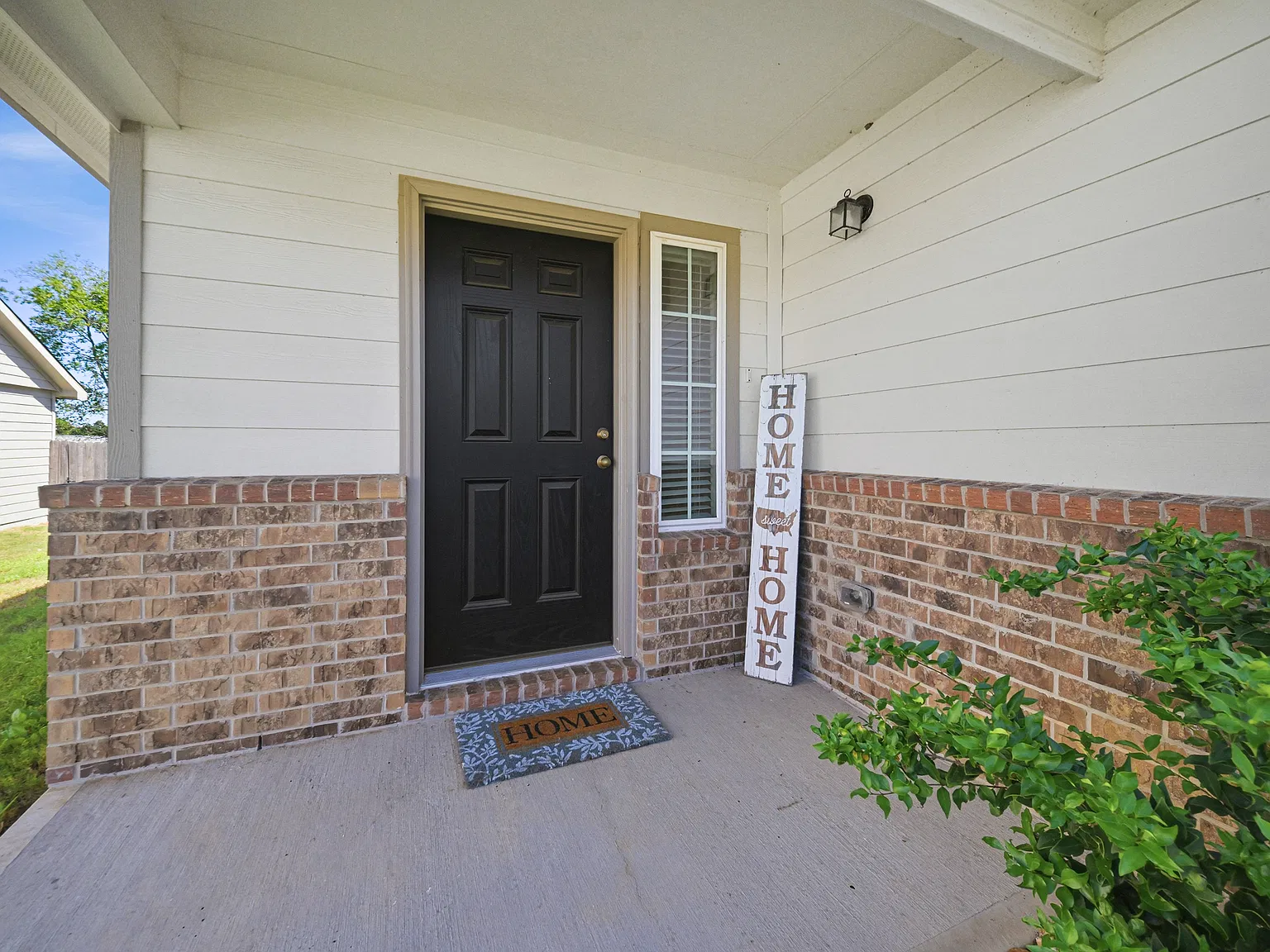 3 bed, 1318 sqft, $1,900 — Photo 4