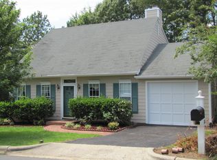 102 Bay Colony Ct, Chapel Hill, NC 27517